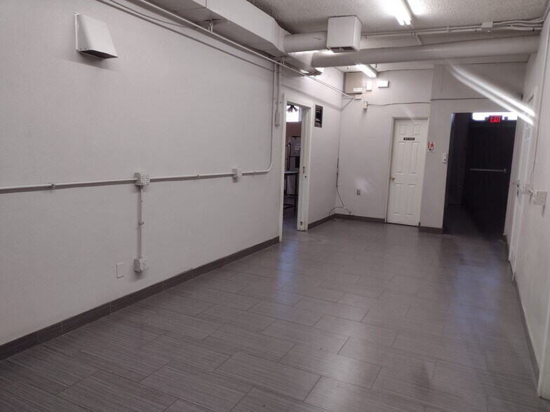 More Photos Of 4165 W Clarendon Ave, Phoenix Manufacturing For Lease