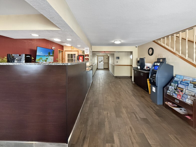 More Photos Of 5020 NE 14th St, Des Moines Hotel For Sale