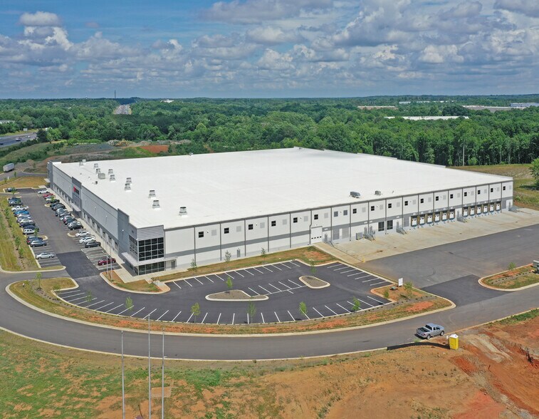 More Photos Of 3031 Hendren Rd, Whitsett Manufacturing For Lease