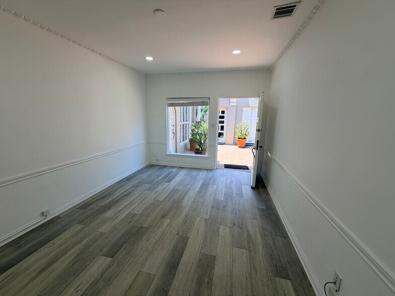 More Photos Of 9528-9546 Brighton Way, Beverly Hills Storefront Retail Office For Lease