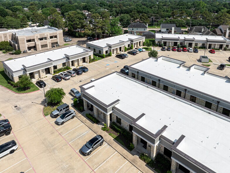 More Photos Of 633 E Fernhurst Dr, Katy Medical For Sale