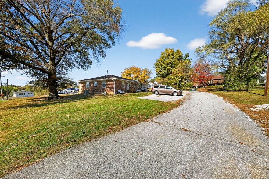 More Photos Of 302 S Lincoln Dr, Troy Office For Sale