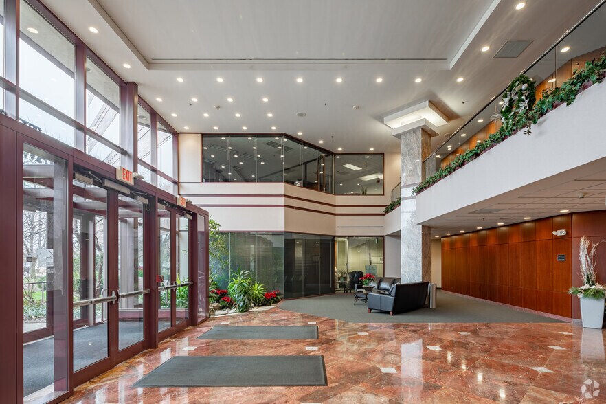 More Photos Of 3 Hawthorn Pky, Vernon Hills Office For Lease