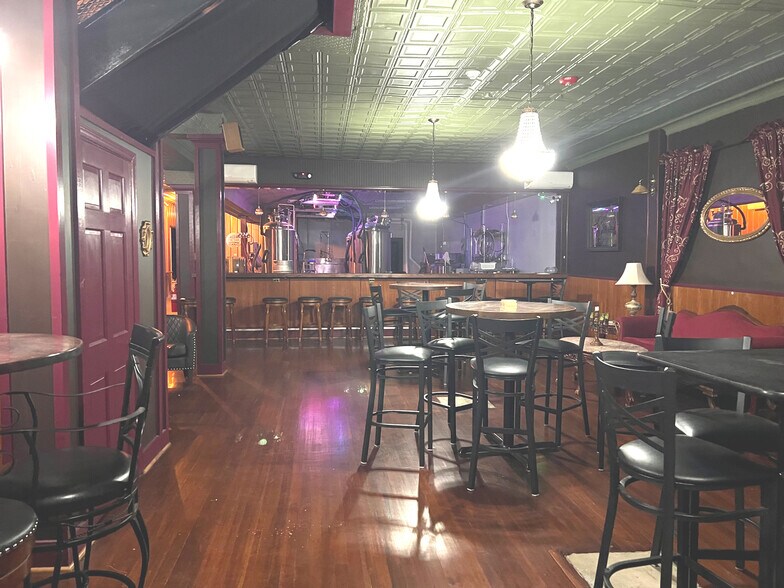 More Photos Of 32 Franklin St, Martinsville Storefront For Sale