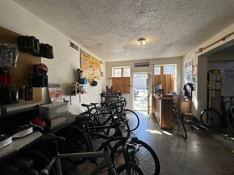 More Photos Of 2100 Curtis St, Denver Restaurant For Lease