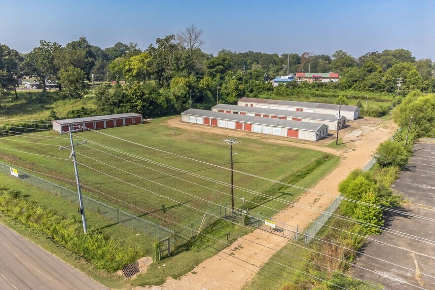 More Photos Of 675 N Jefferson St, Houston Self Storage For Sale