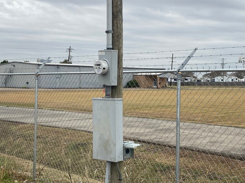 More Photos Of 9149 US-69, Port Arthur Industrial For Lease