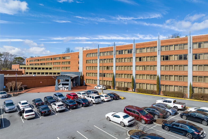 Primary Photo Of 4386 Chamblee Dunwoody Rd, Atlanta Hotel For Sale