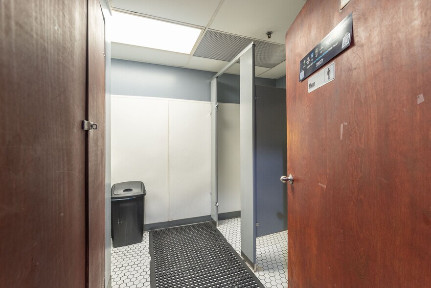 More Photos Of 314-316 Front St, Ketchikan Specialty For Sale