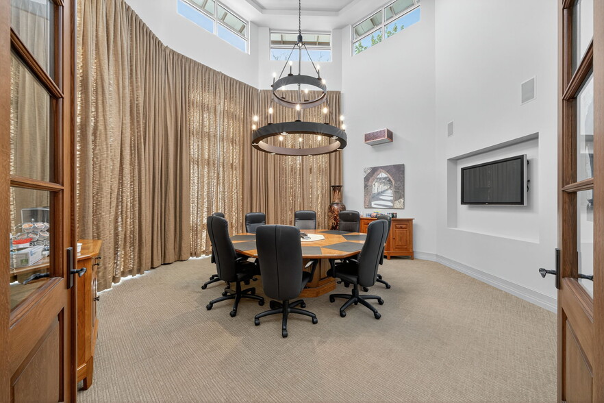 More Photos Of 16023 Via Shavano, San Antonio Office For Sale