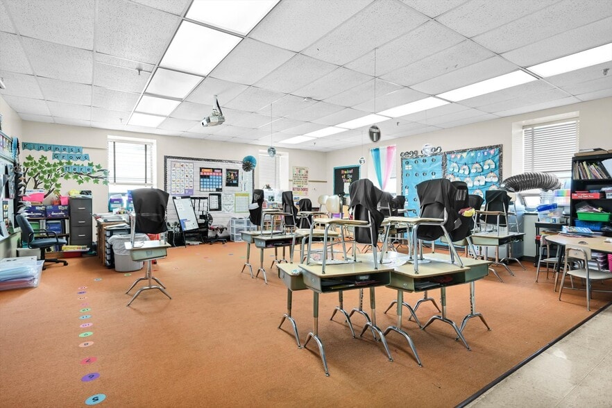 More Photos Of 855 Lincoln Ave, Northampton Office For Sale