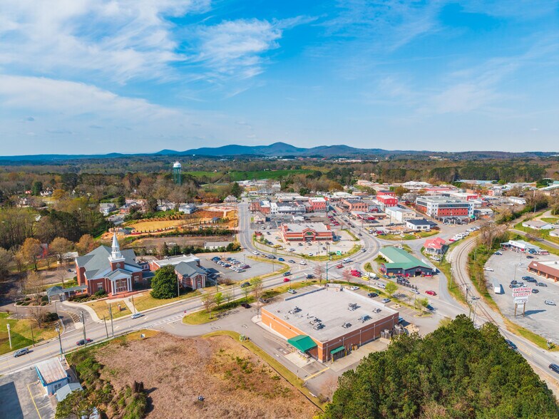 More Photos Of 540 E Church St, Jasper Auto Repair For Sale