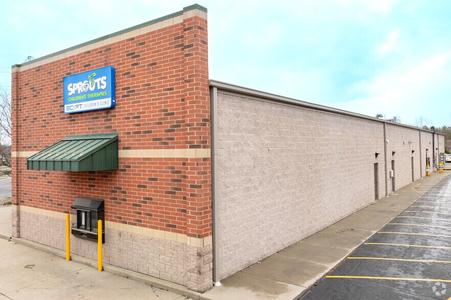 More Photos Of 1325 N Main St, Adrian Unknown For Lease