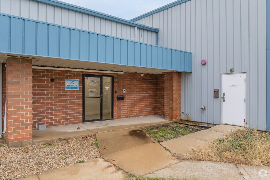 More Photos Of 740 Schneider Dr, South Elgin Manufacturing For Sale