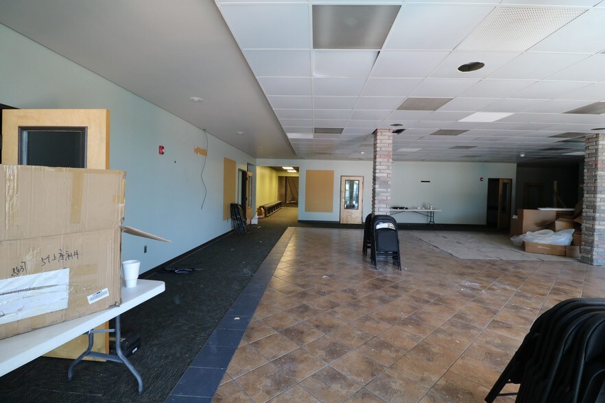 More Photos Of 3155 N College Ave, Fayetteville Storefront Retail Office For Lease