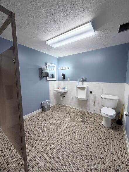 More Photos Of 155 S Pine St, Spokane Warehouse For Lease