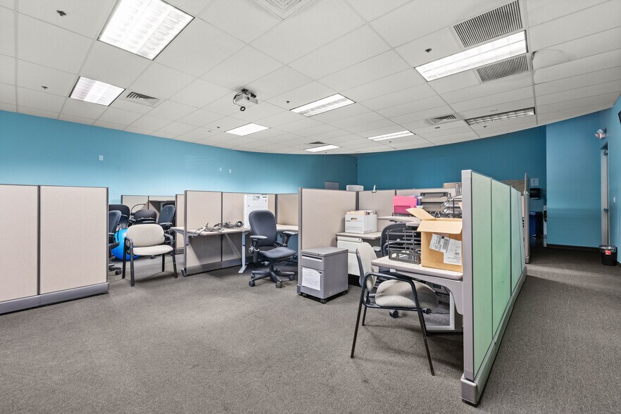 More Photos Of 9300 United Dr, Austin Unknown For Lease