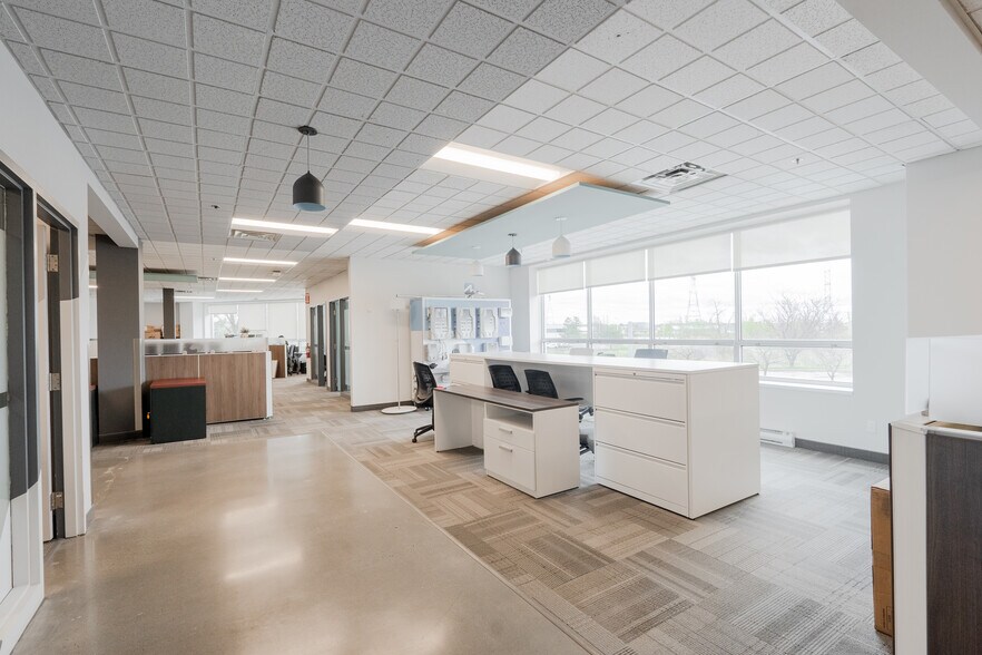 More Photos Of 1250 Rue Marie-Victorin, St-Bruno-de-Montarville Office For Sale