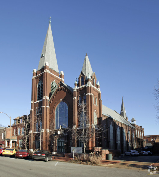 Primary Photo Of 1808 S 9th St, Saint Louis Freestanding For Sale