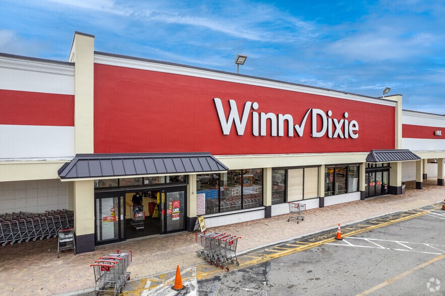 More Photos Of 850-980 Ives Dairy Rd, Miami Storefront For Lease