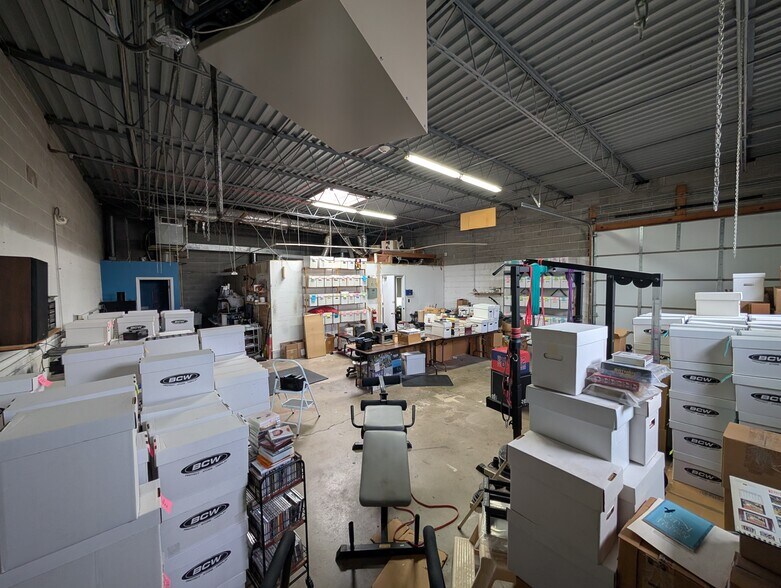 More Photos Of 227 James St, Bensenville Warehouse For Lease