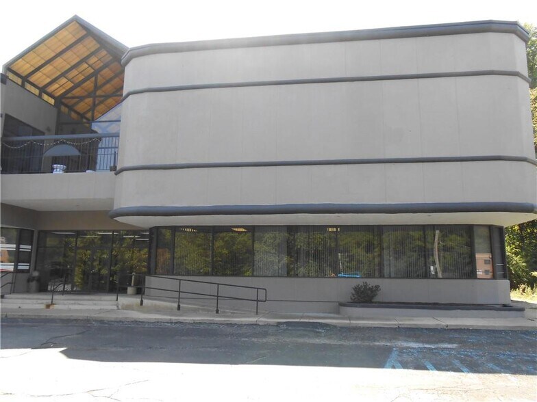 More Photos Of 526 E Bruceton Rd, Pittsburgh Medical For Lease