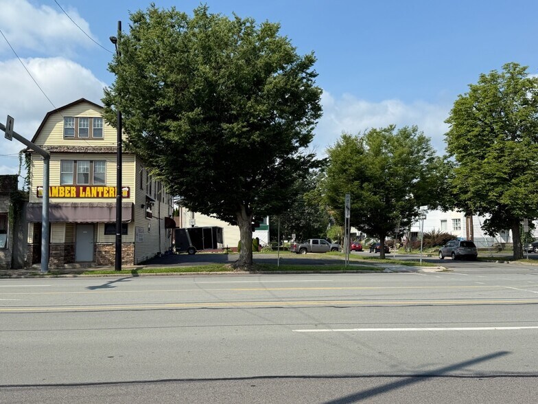 Primary Photo Of 430 Market St, Kingston Storefront Retail Residential For Sale