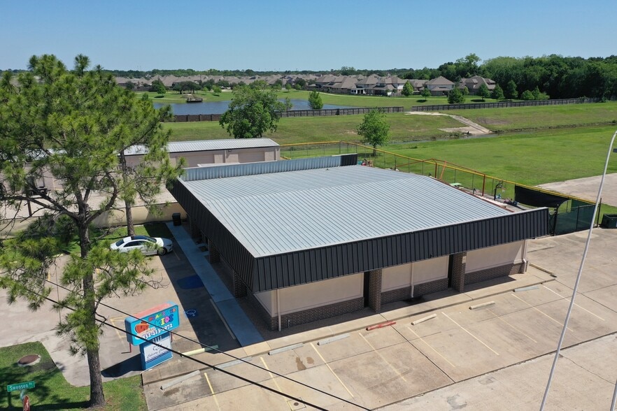 More Photos Of 3111 S Main St, Pearland Warehouse For Sale