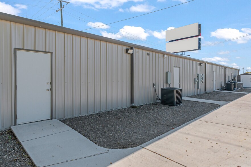 More Photos Of 15996 Highway 80, Edgewood Flex For Sale