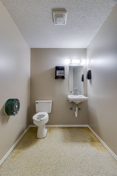 More Photos Of 161 Christian Dr, Rayville Medical For Sale