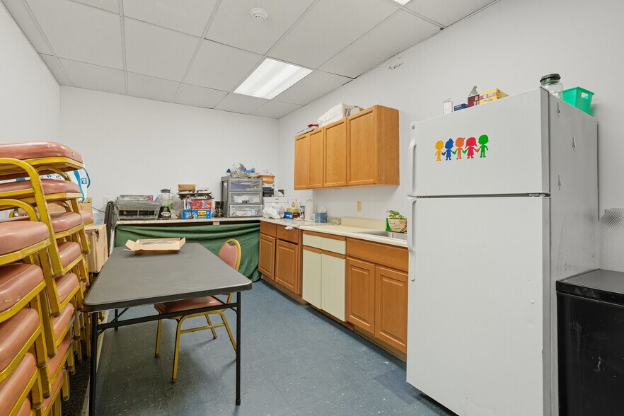 More Photos Of 100 Central St, Southbridge General Retail For Lease