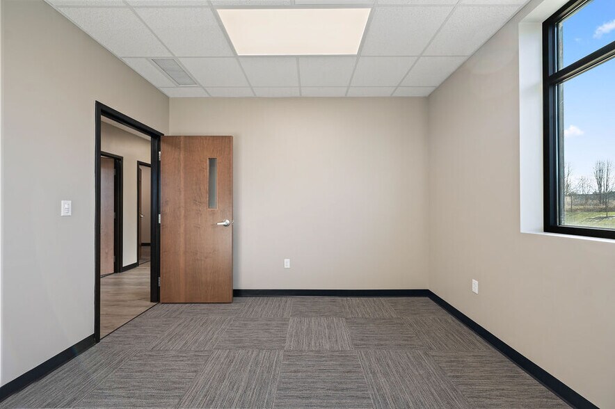 More Photos Of 4889 Alliance Dr, Mason Distribution For Sale