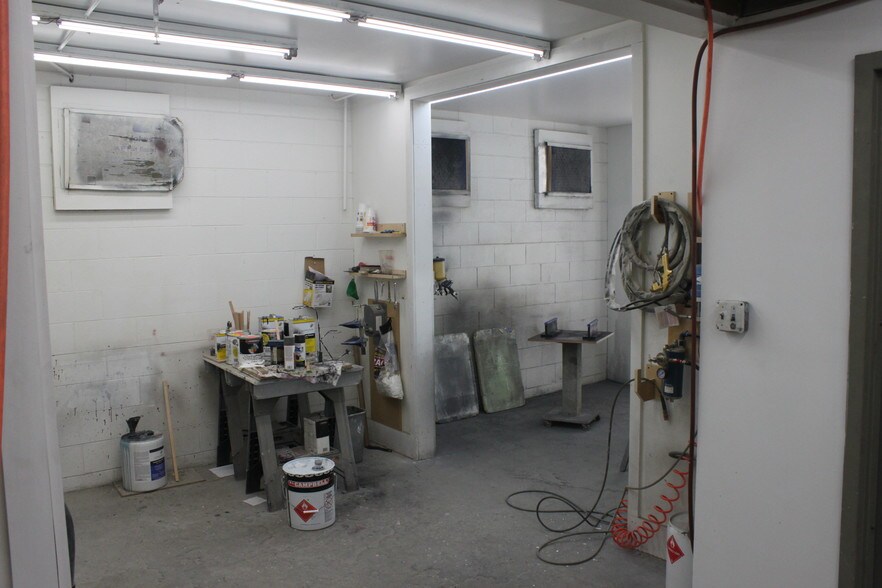 More Photos Of 3078-3080 W Soffel Ave, Melrose Park Distribution For Lease