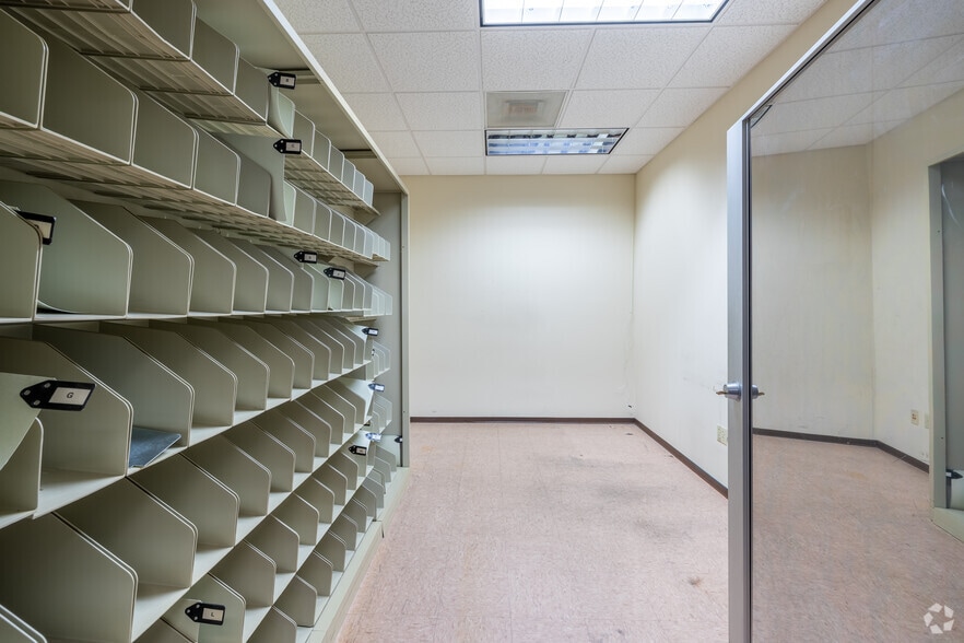 More Photos Of 7740 E Speedway Blvd, Tucson Freestanding For Sale