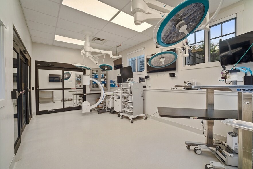 More Photos Of 5373 Highway 224, Park City Medical For Sale