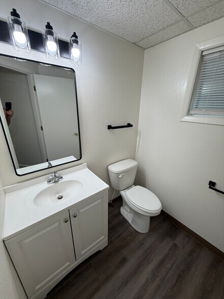 More Photos Of 1363-1367 Commercial St SE, Salem Office For Lease