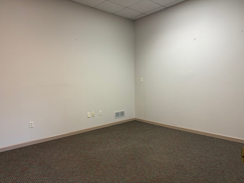 More Photos Of 2300 Freeport Rd, New Kensington Office Residential For Lease