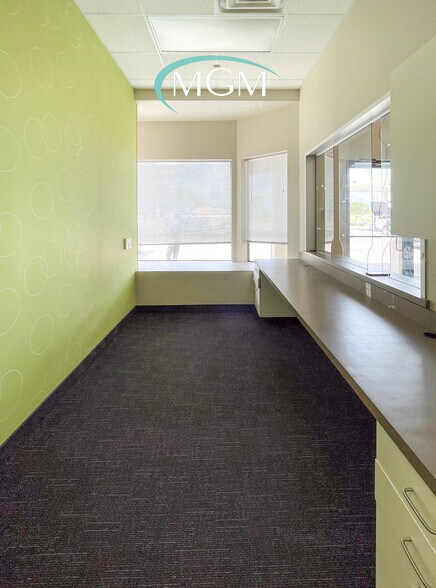 More Photos Of 1652 E Houston St, Beeville Healthcare For Lease