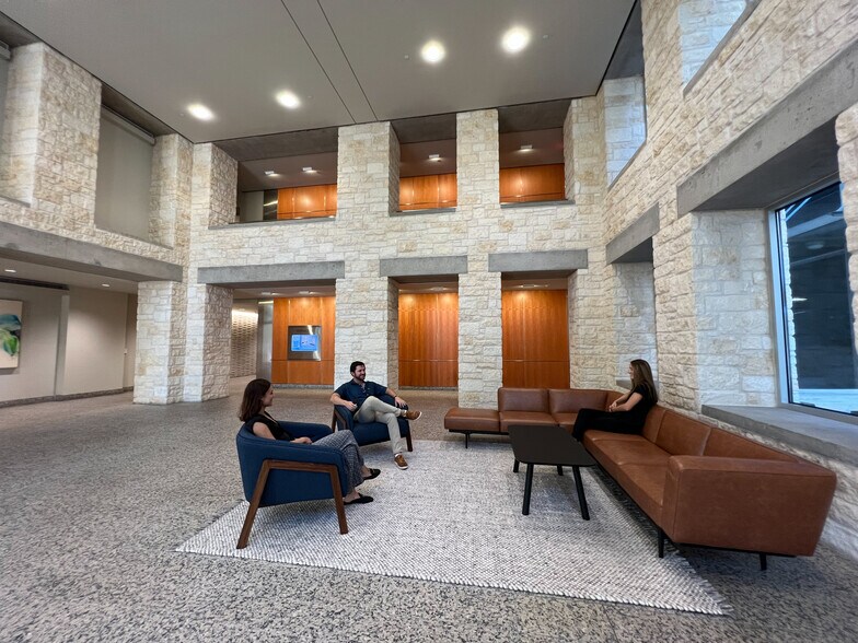 More Photos Of 2700 Via Fortuna Drive, Austin Office For Lease