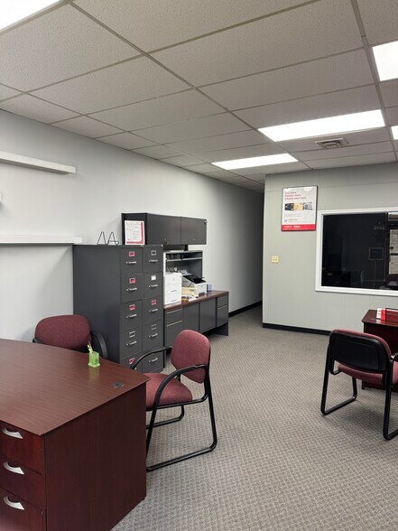 More Photos Of 816-818 NW Park Ln, Lee's Summit Office For Lease