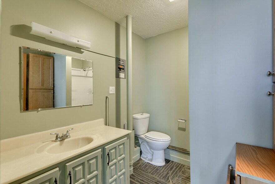 More Photos Of 250 Broad St, Greenwood Showroom For Sale