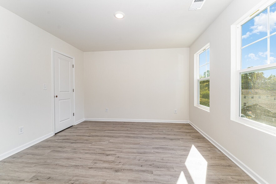 More Photos Of 711 Fairview St, High Point Multifamily For Sale