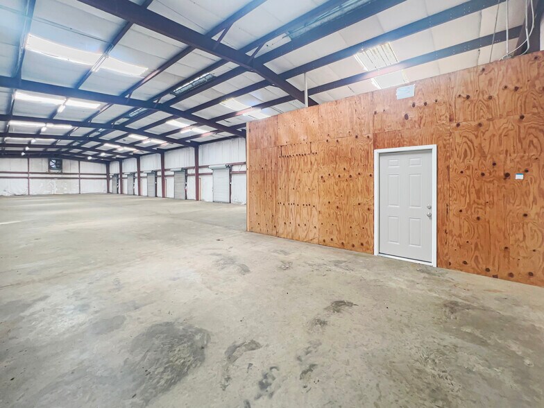 More Photos Of 800 Industrial Cir, Phenix City Distribution For Lease