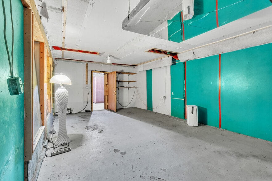 More Photos Of 203 Long Plain Rd, Whately Service For Sale