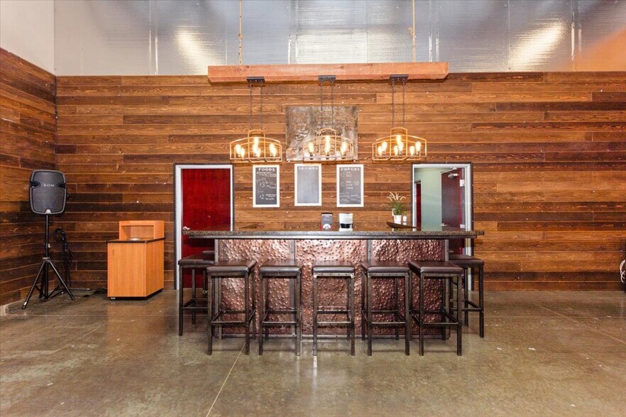 More Photos Of 7970 Cherry Ave, Fontana Showroom For Lease