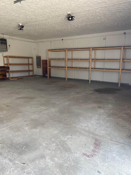 More Photos Of 520 S Prospect Ave, Hartville Flex For Lease