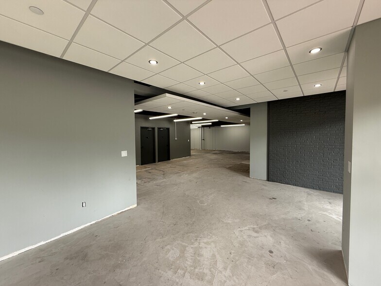 More Photos Of 922-938 N State St, Lockport Office For Lease