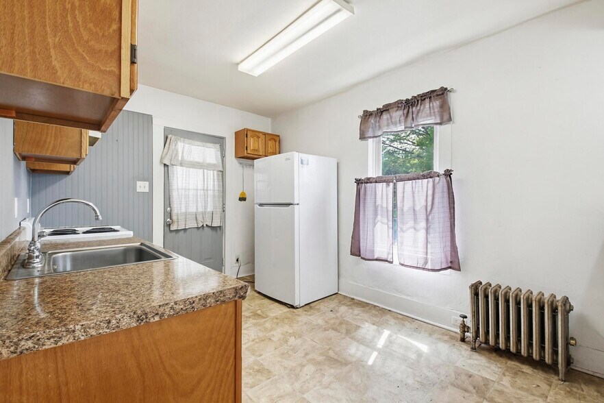 More Photos Of 467 Northampton st, Kingston Multifamily For Sale