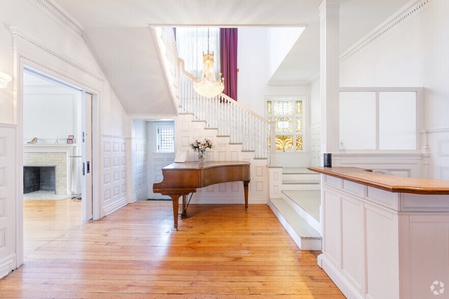 More Photos Of 2921 E Jefferson Ave, Detroit Office Residential For Lease