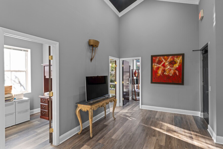 More Photos Of 21165 Whitfield Pl, Sterling Medical For Sale